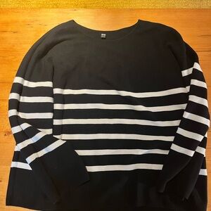 Uniqlo Black and White Knit Top